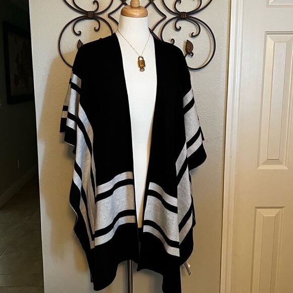 LOFT Sweaters - NWT Loft Black & White Cape Sweater size XS/S